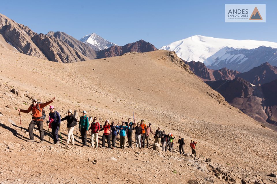 Información Trekking Cruce de los Andes caminando. Andes Expediciones Compañía de Guías de Montaña